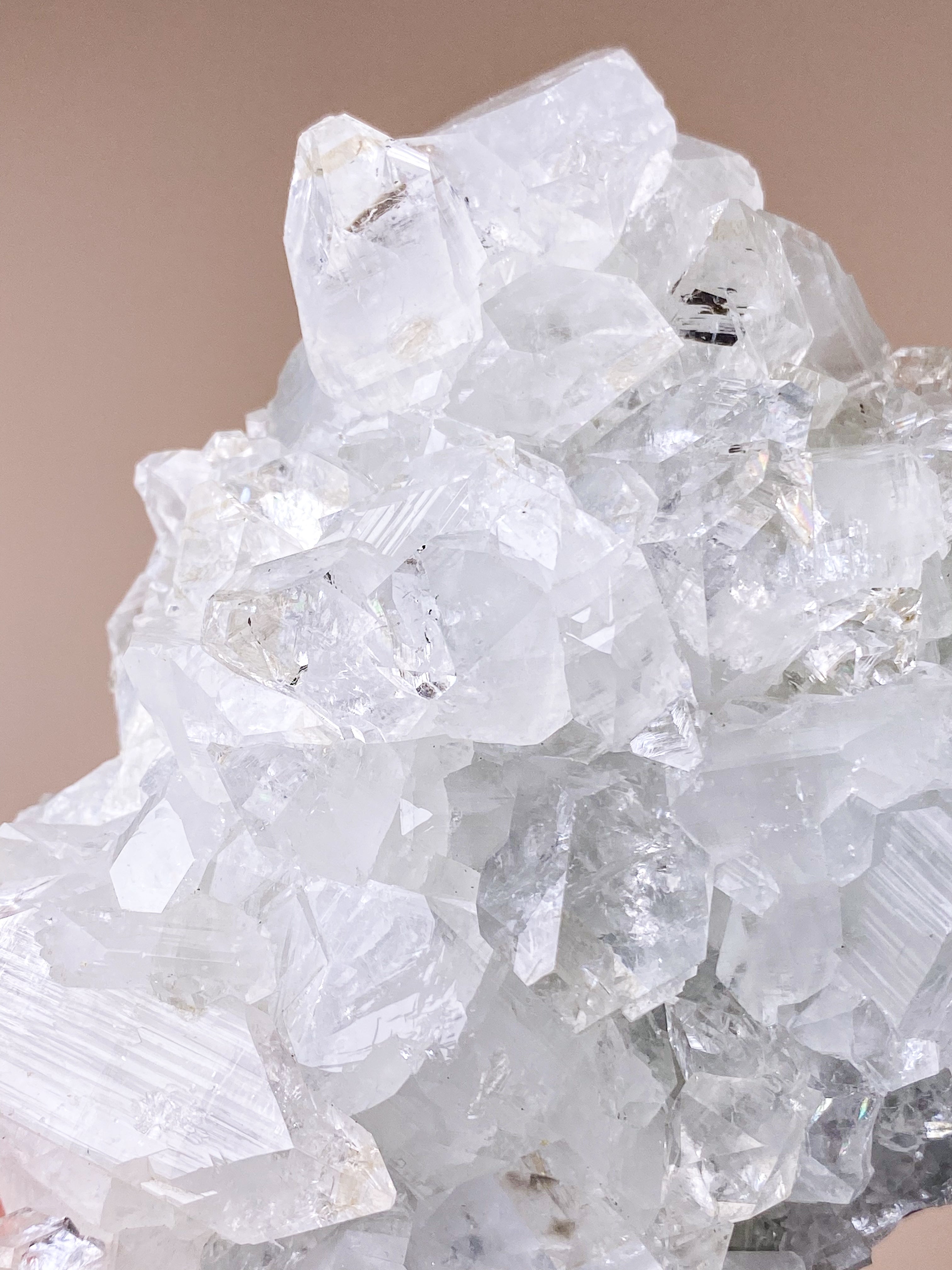 Apofyllitkluster (nr 81)