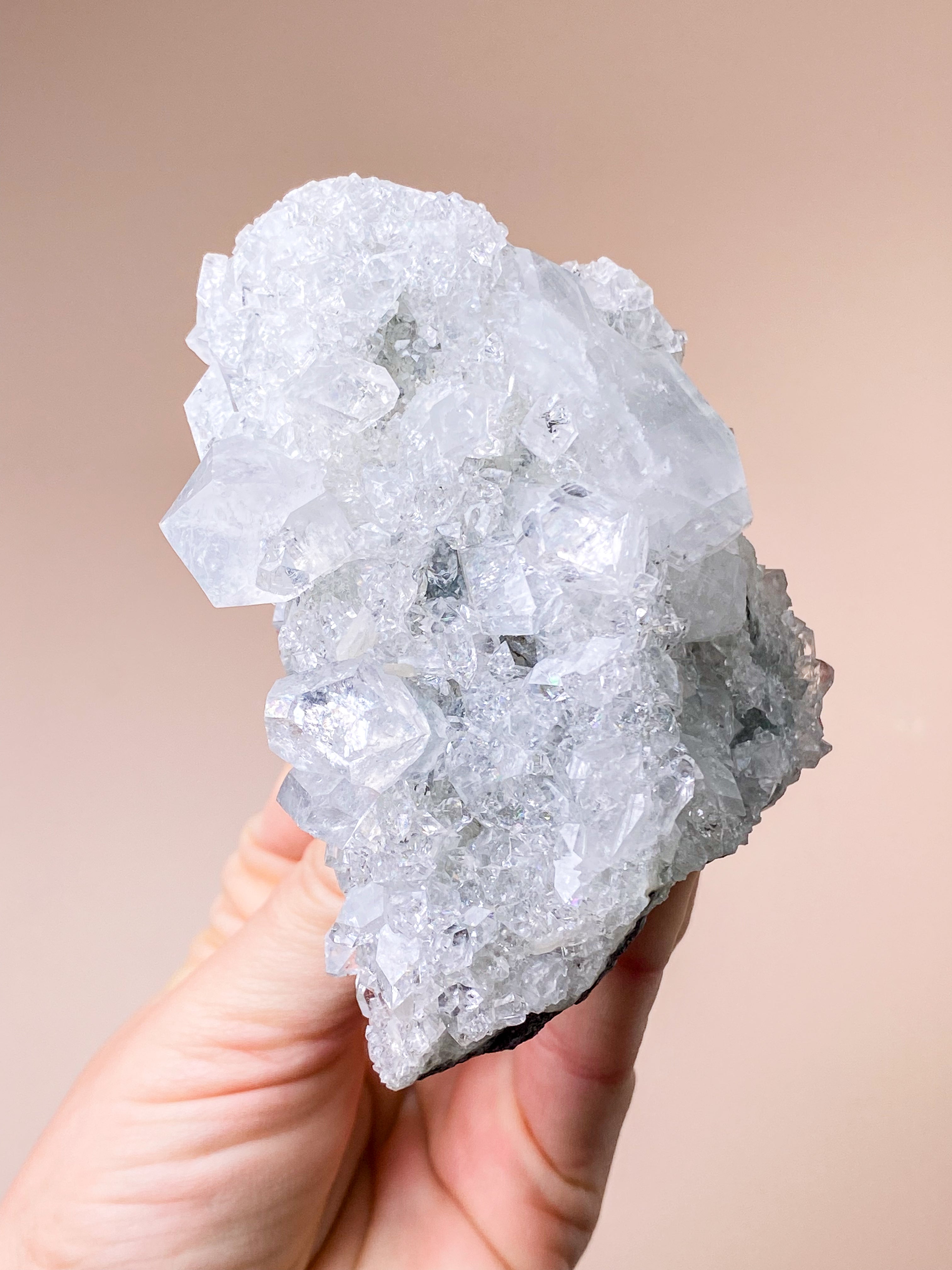 Apofyllitkluster (nr 81)