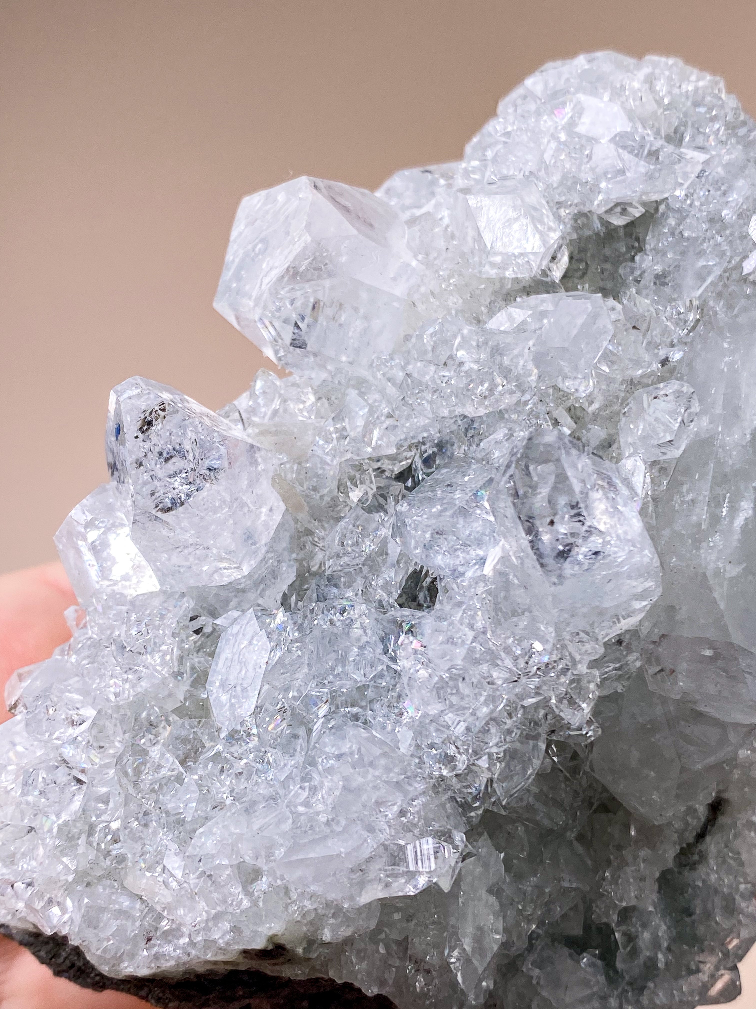 Apofyllitkluster (nr 81)