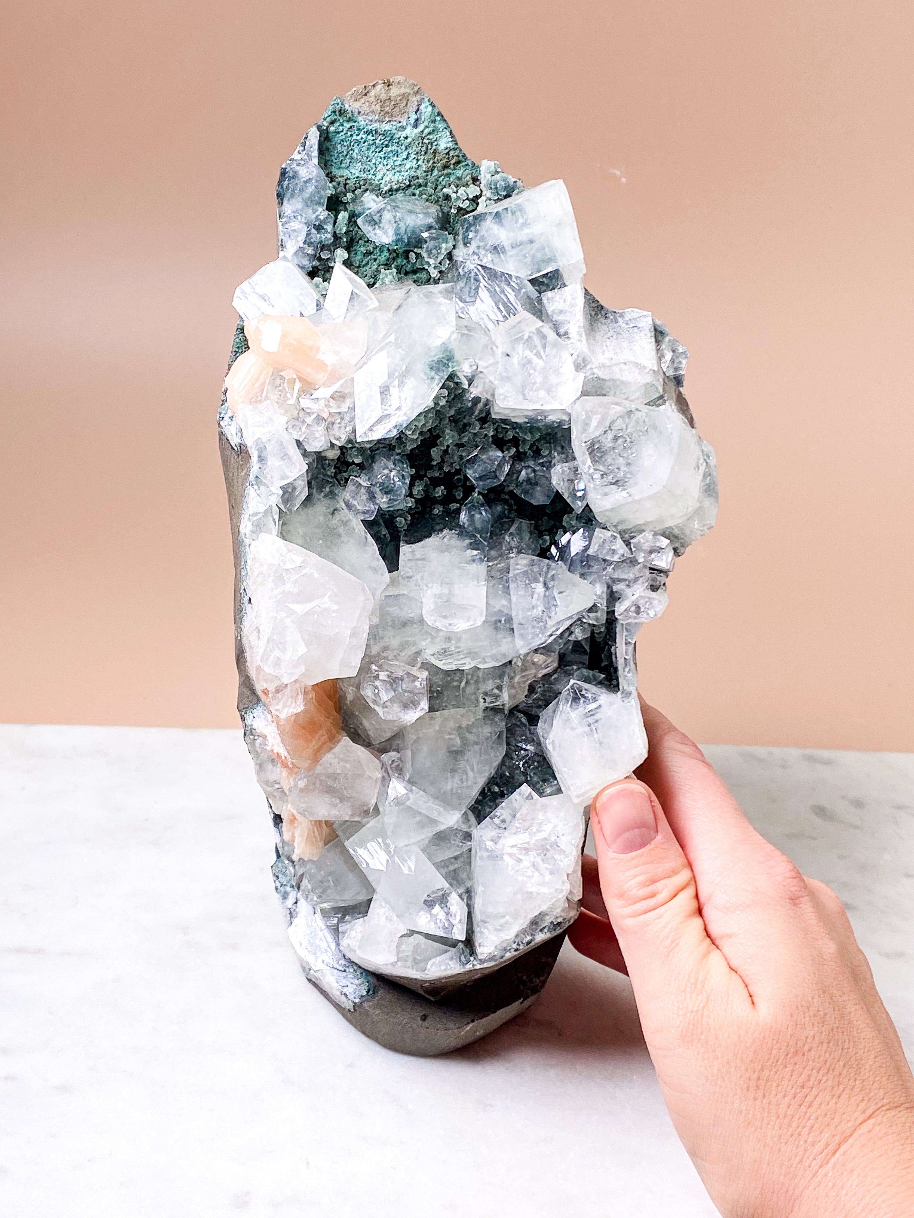 Apofyllitkluster (nr 81)