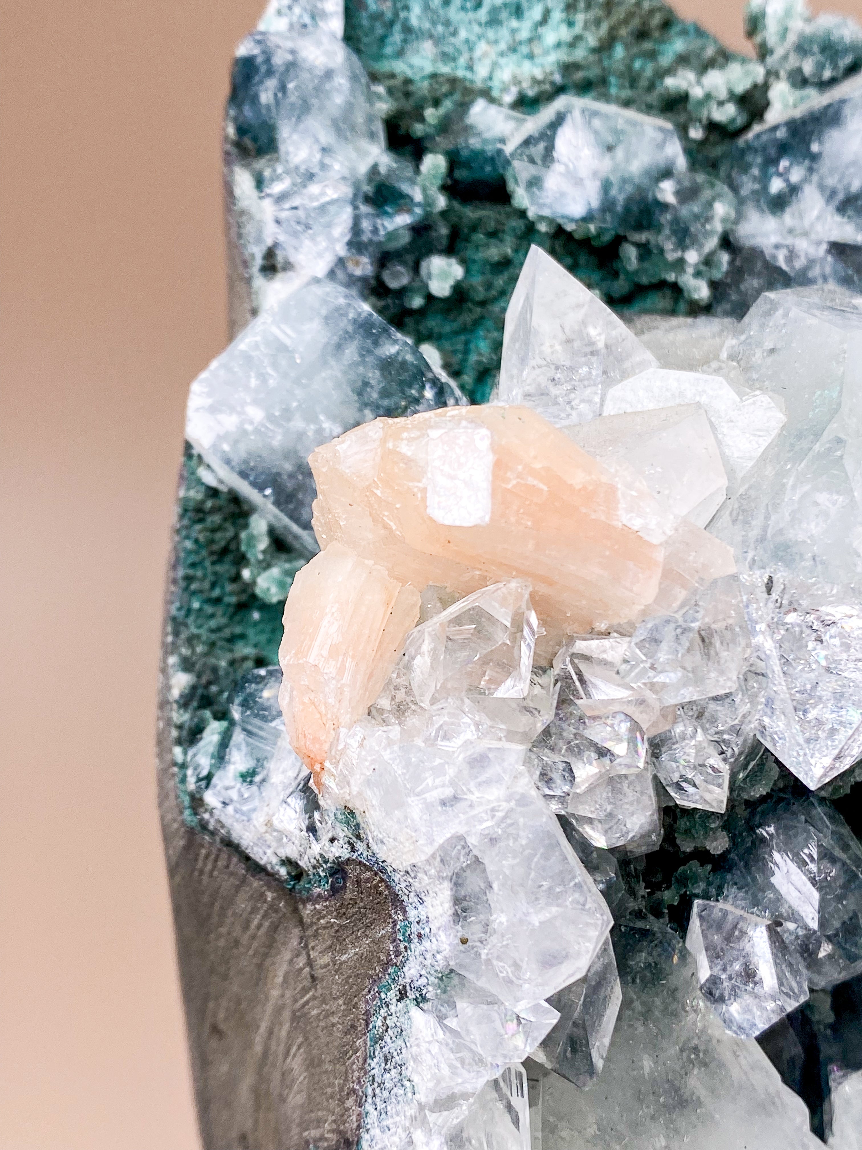 Apofyllitkluster (nr 81)