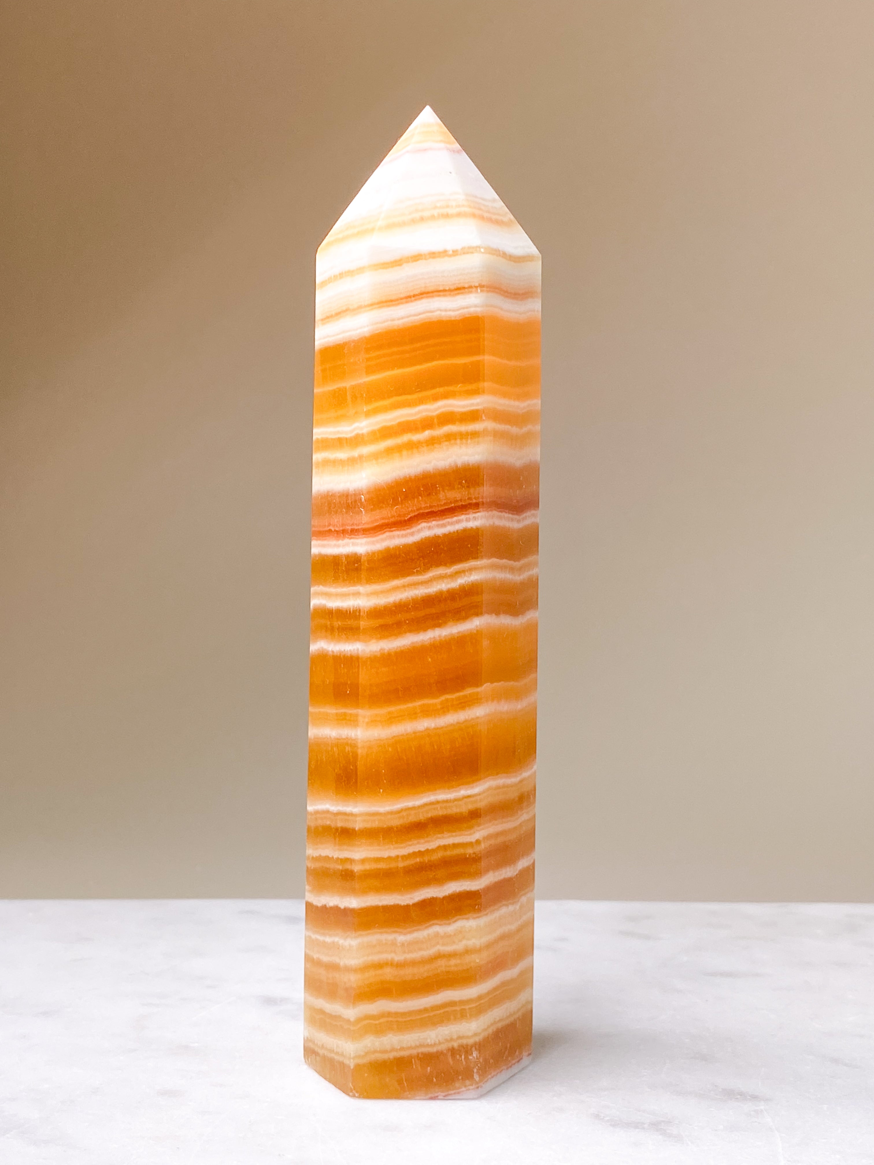 Orange Calcit Tårn Med Bånd (Nr. 6)