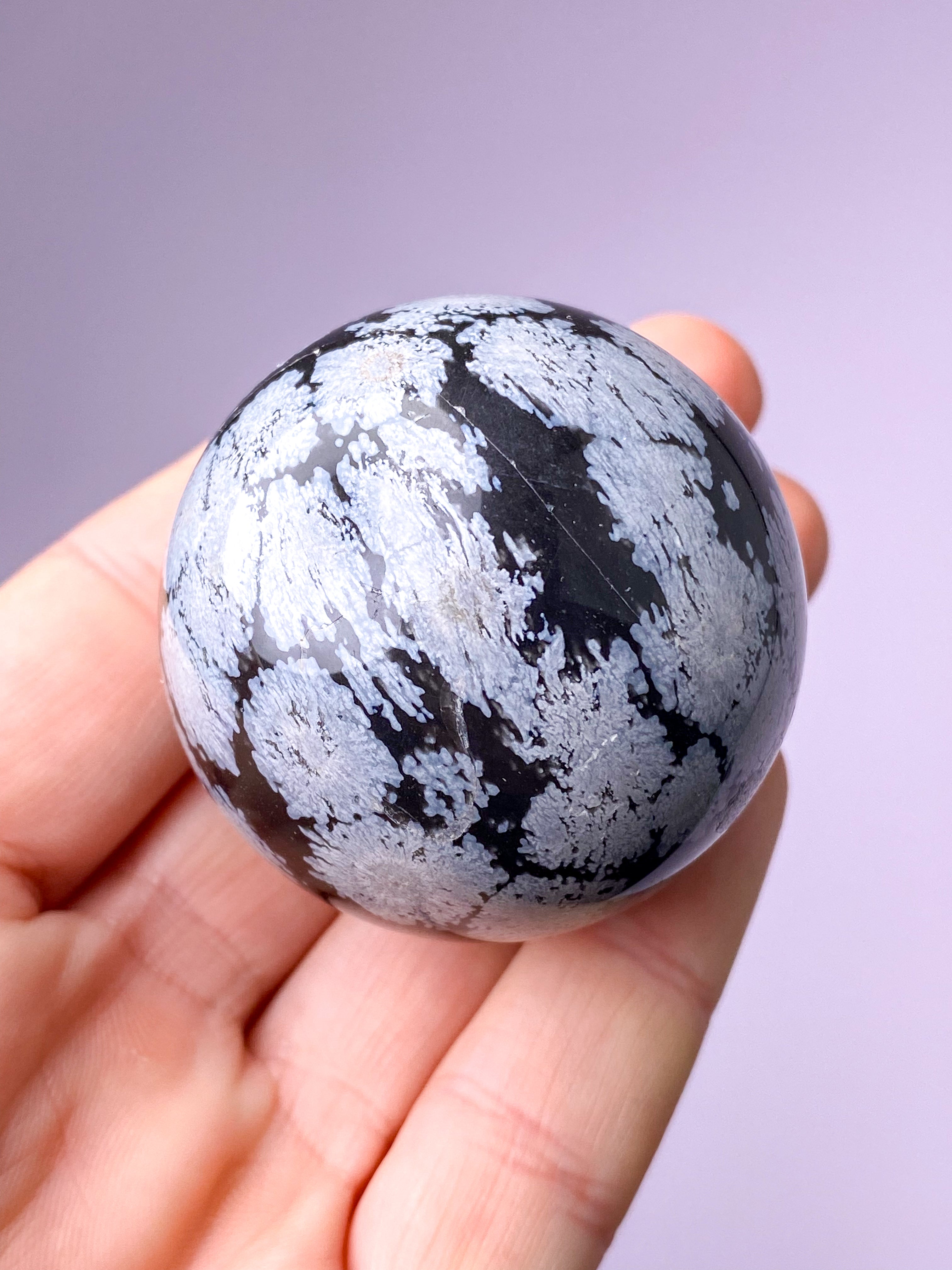 Snowflake obsidian kula (2 cm)