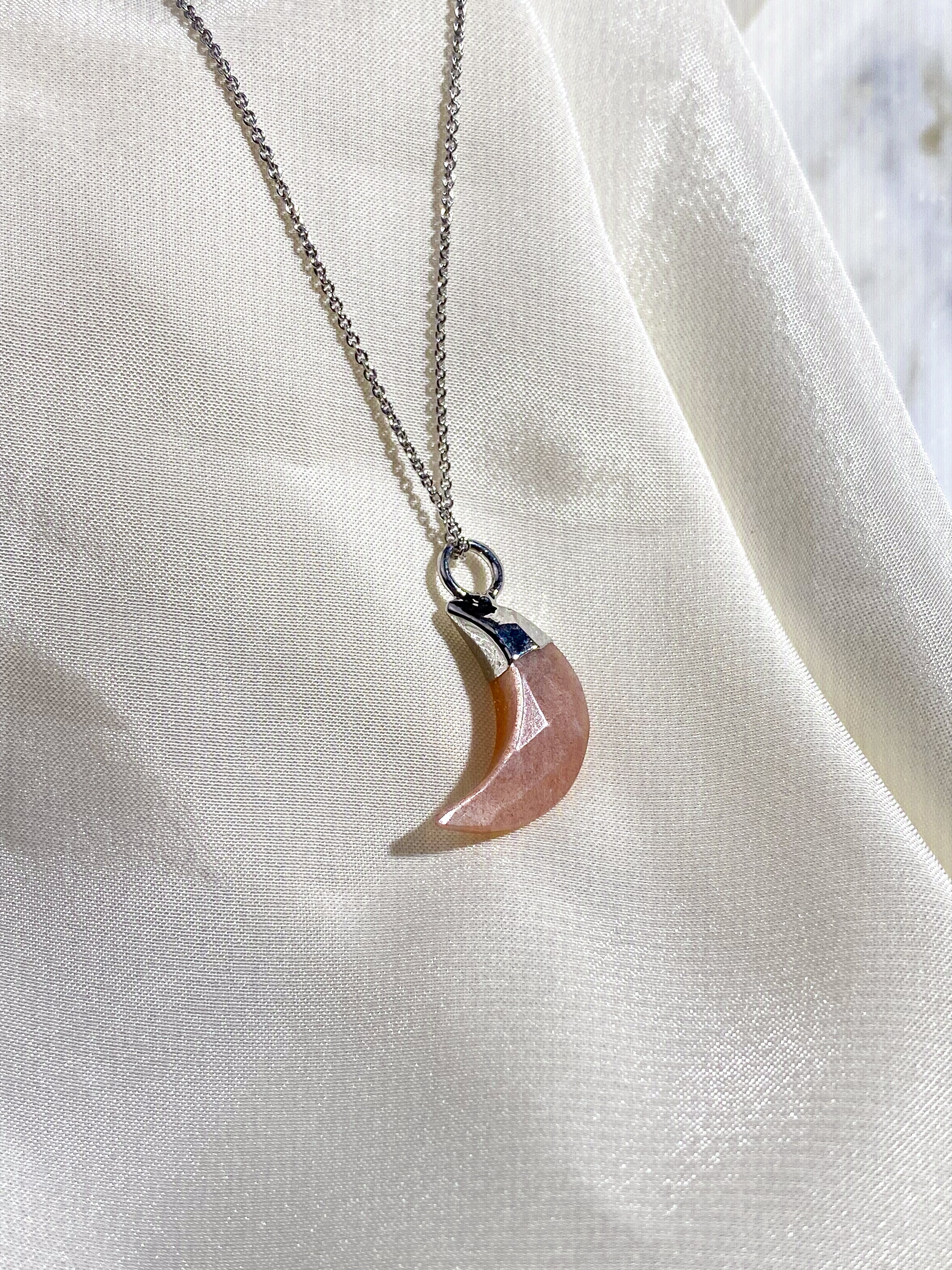 Peach Moonstone Moon Facet Halsband (18k guldpläterad)