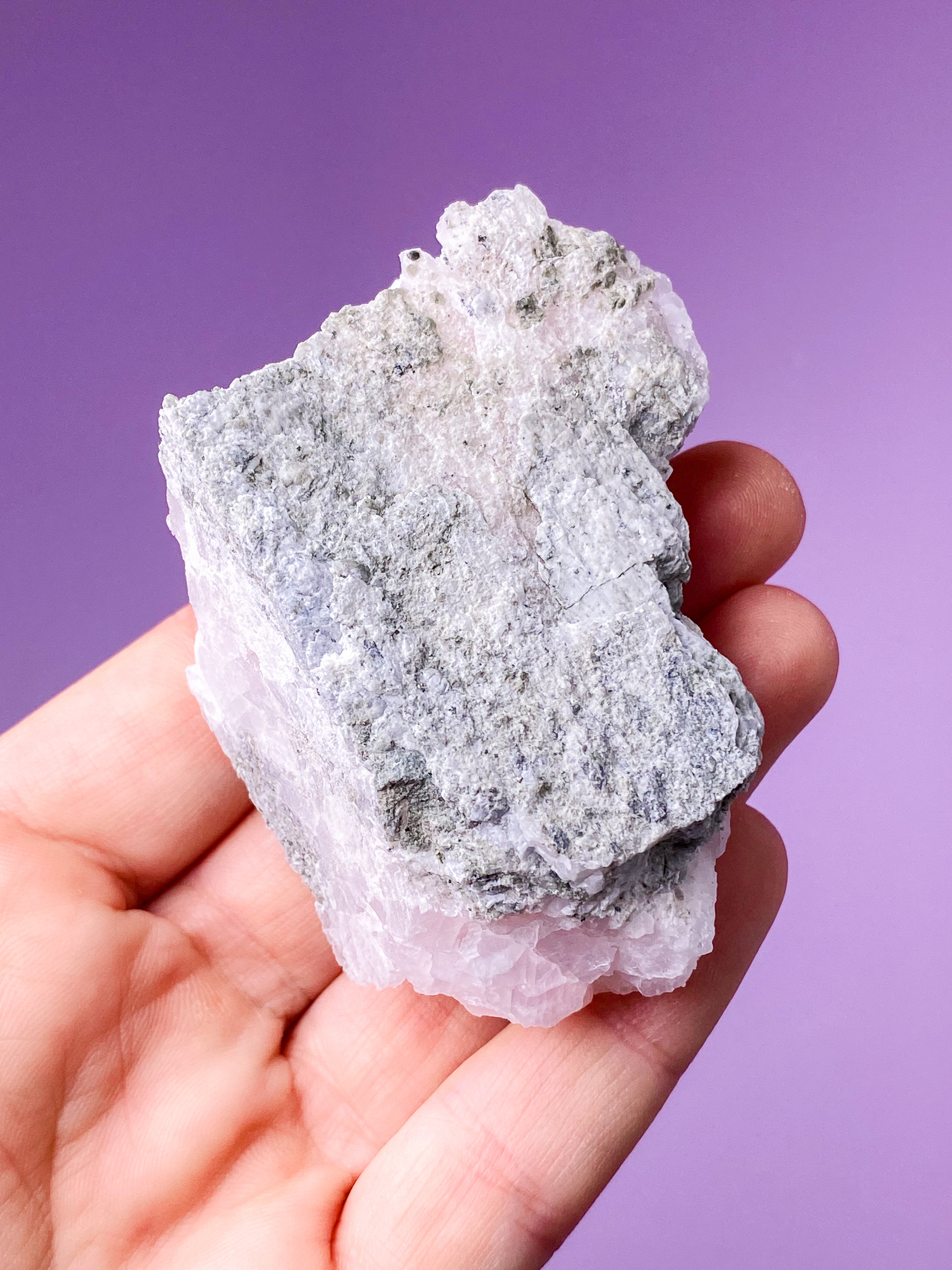 Lepidolite kulor polerade