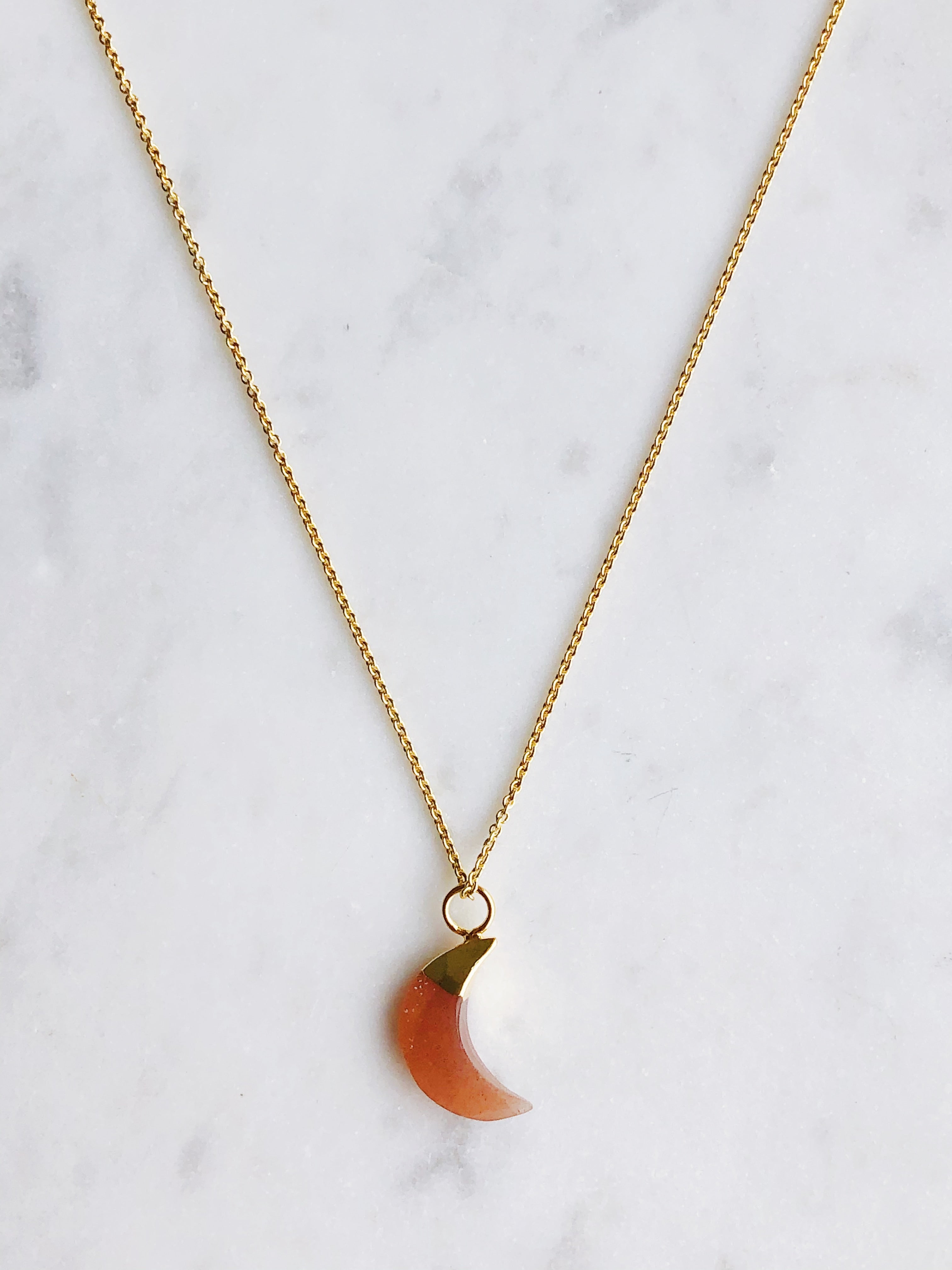 Peach Moonstone Moon Facet Halsband (18k guldpläterad)
