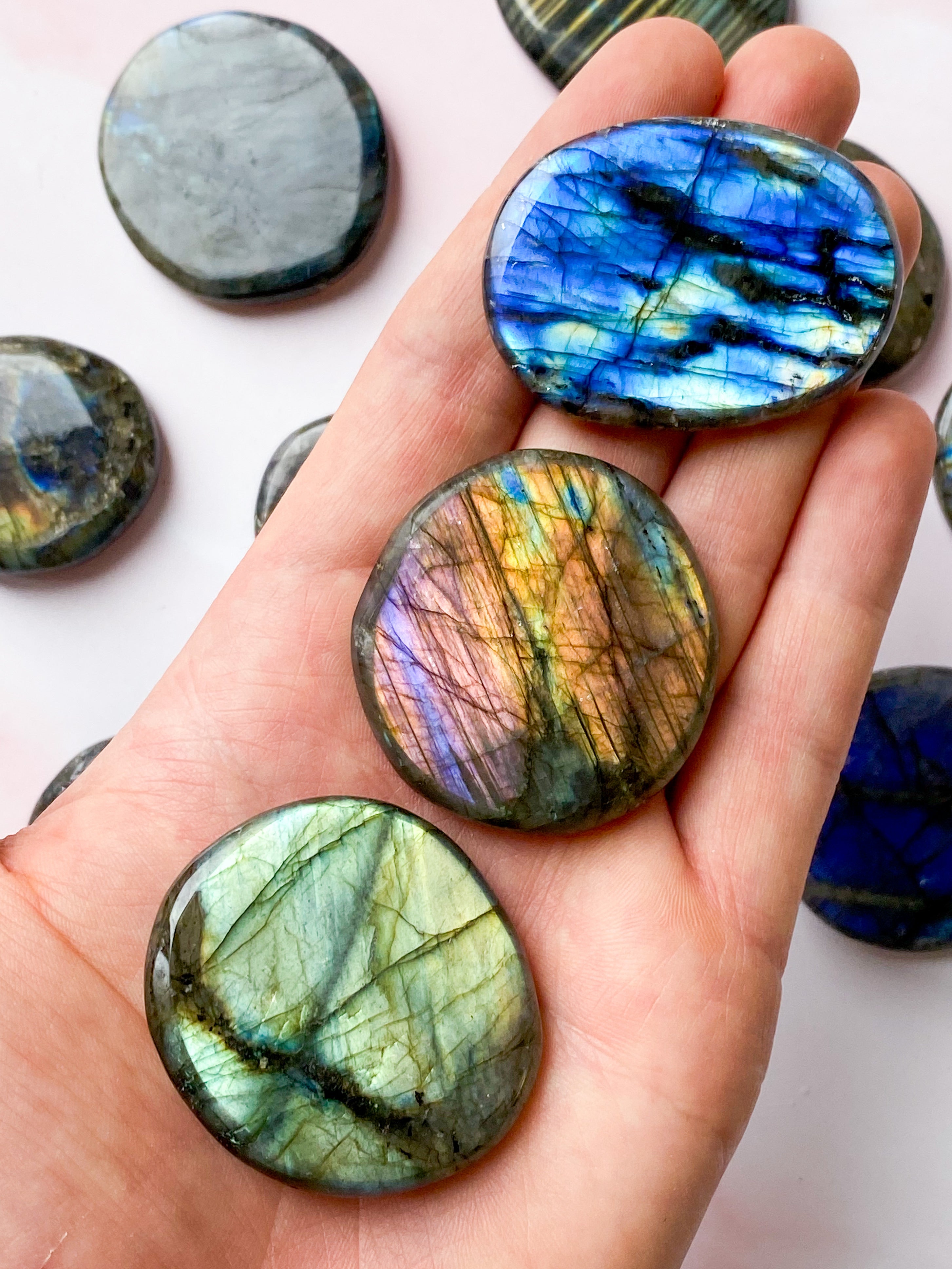 Labradorite polerad